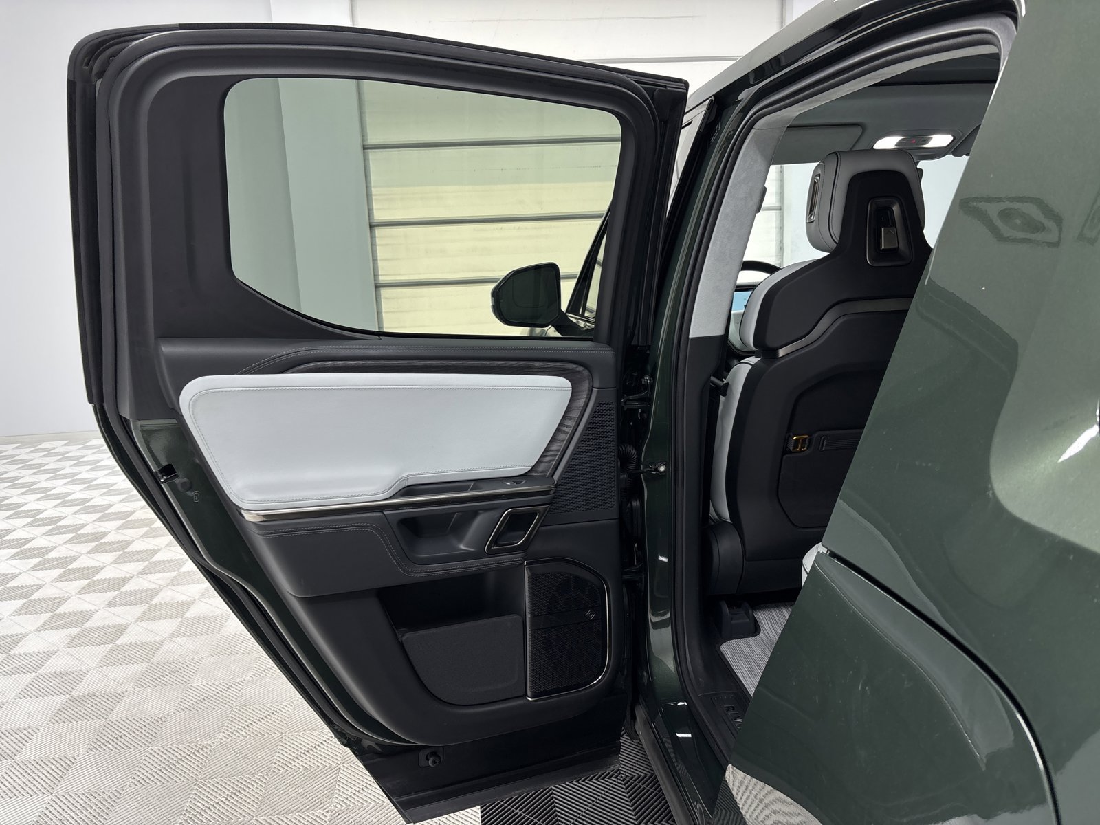 Used 2023 Rivian R1T Adventure image 17