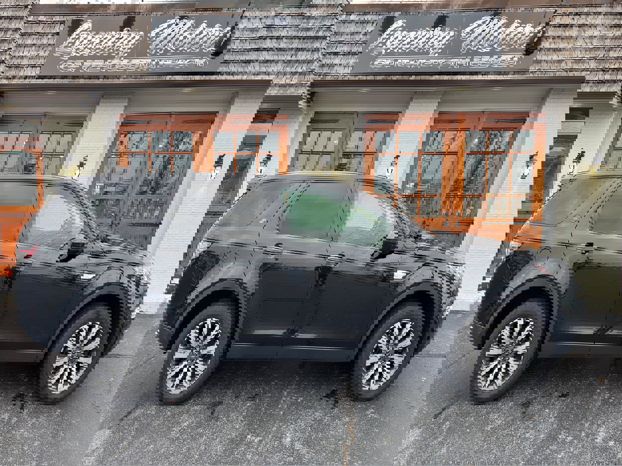Used 2019 Land Rover Discovery Sport HSE Luxury image 1