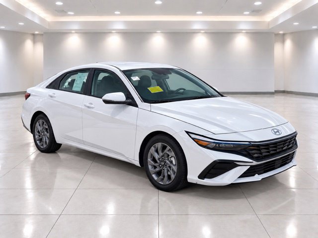 Used 2024 Hyundai Elantra SEL FWD image 1