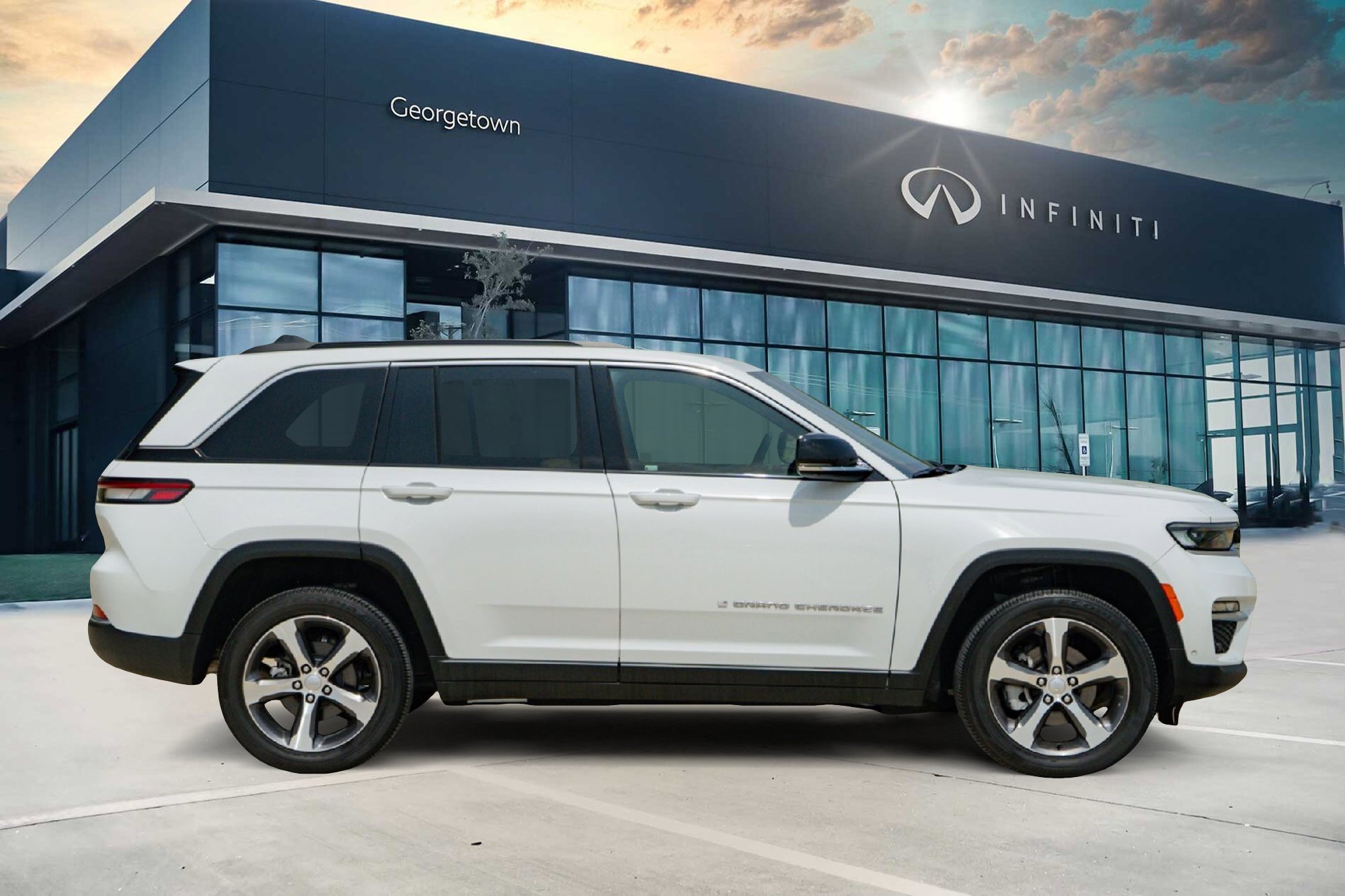 Used 2025 Jeep Grand Cherokee Limited w/ Luxury Tech Group II AWD/4WD image 3