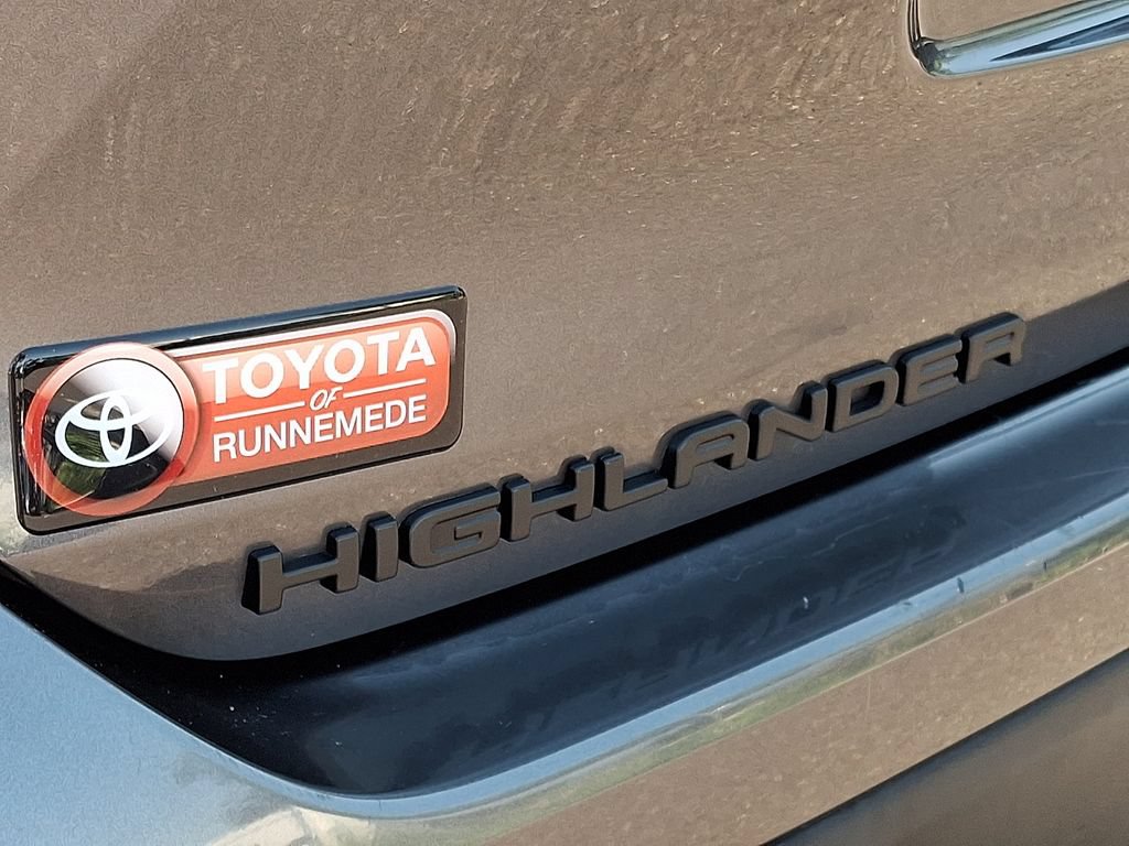 Used 2023 Toyota Highlander XLE FWD image 30