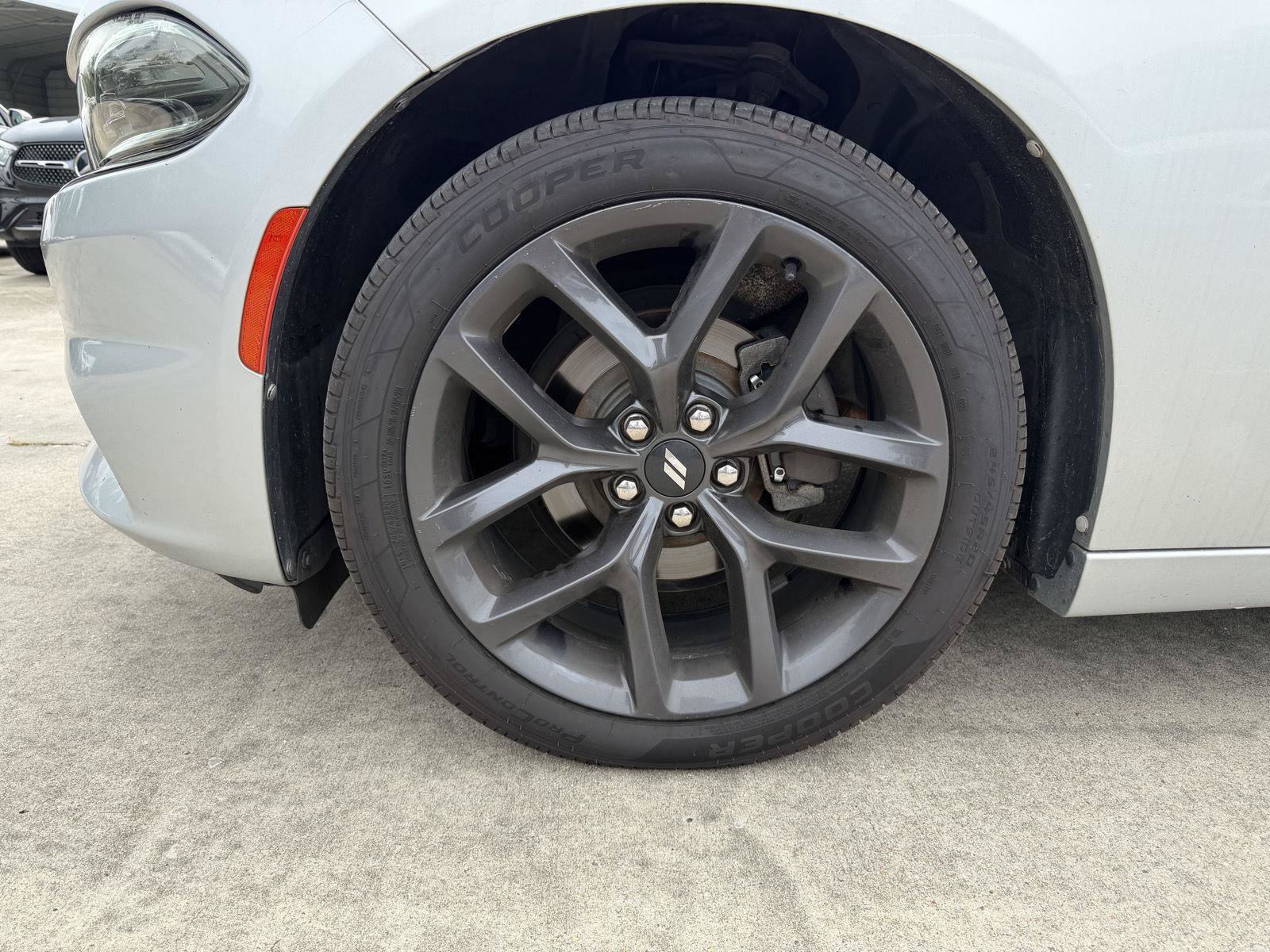 Used 2019 Dodge Charger SXT w/ Blacktop Package RWD image 4
