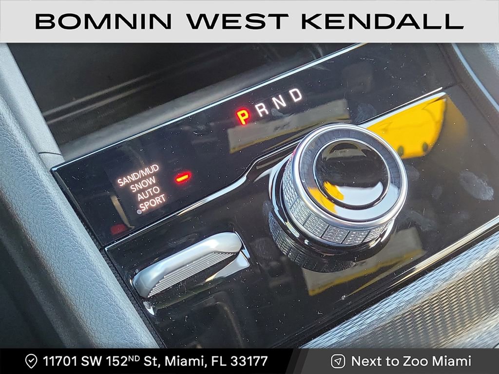 Used 2025 Jeep Grand Cherokee Limited w/ Black Appearance Package image 22