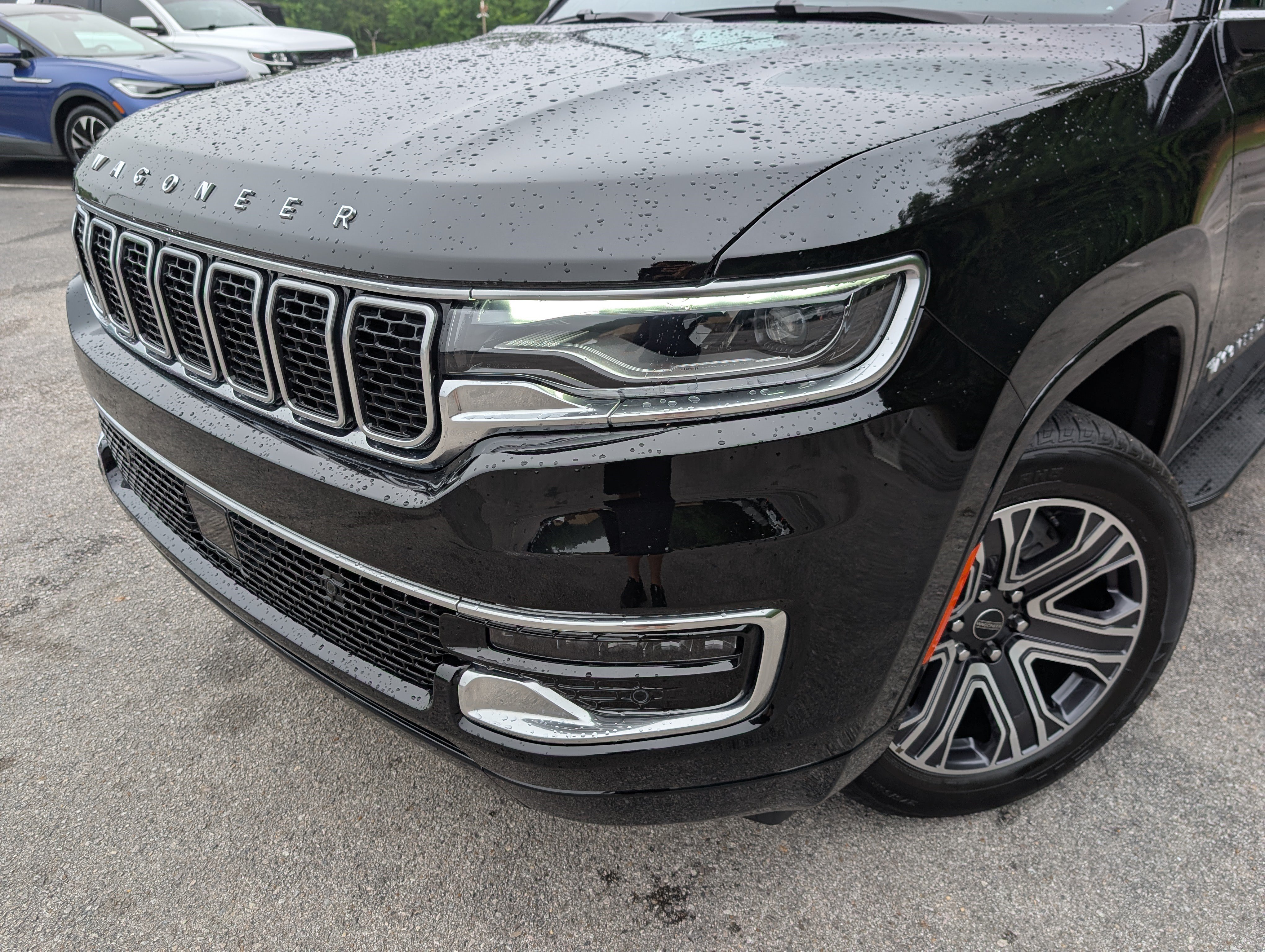 Used 2025 Jeep Wagoneer 4WD image 13