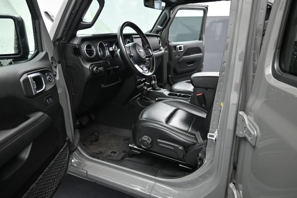 Used 2022 Jeep Wrangler Unlimited Sahara w/ LED Lighting Group AWD/4WD image 12