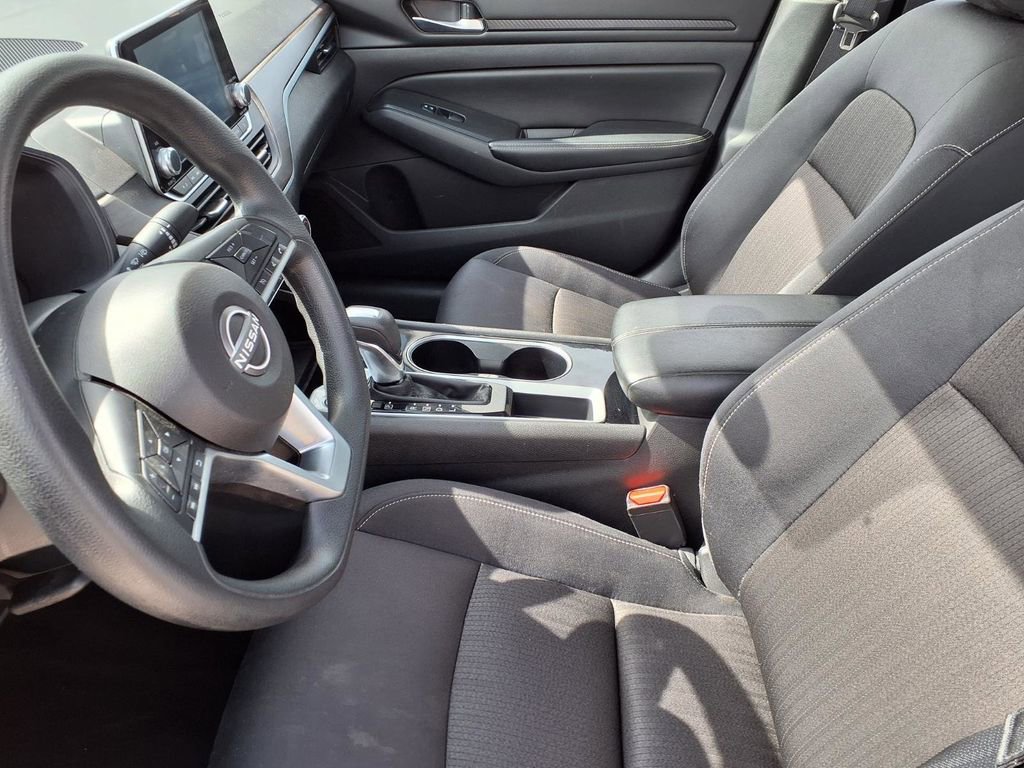 Used 2024 Nissan Altima 2.5 SV FWD image 17