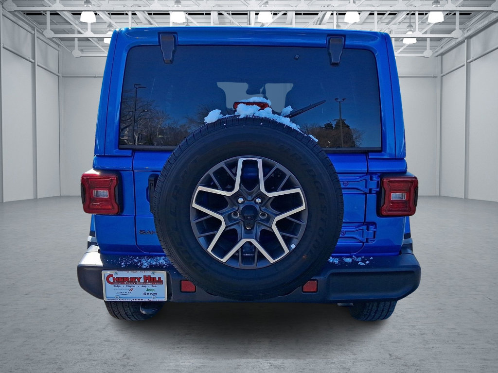 Used 2025 Jeep Wrangler Sahara image 4