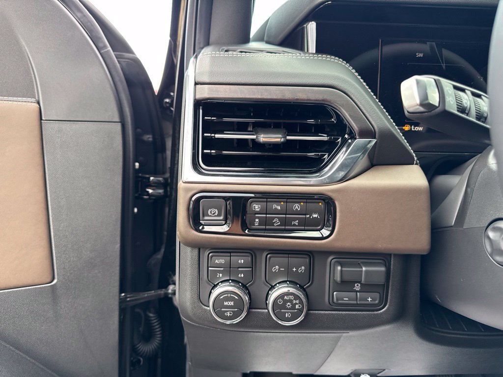 New 2026 GMC Yukon XL Denali Ultimate w/ LPO, Illumination Package AWD/4WD image 14