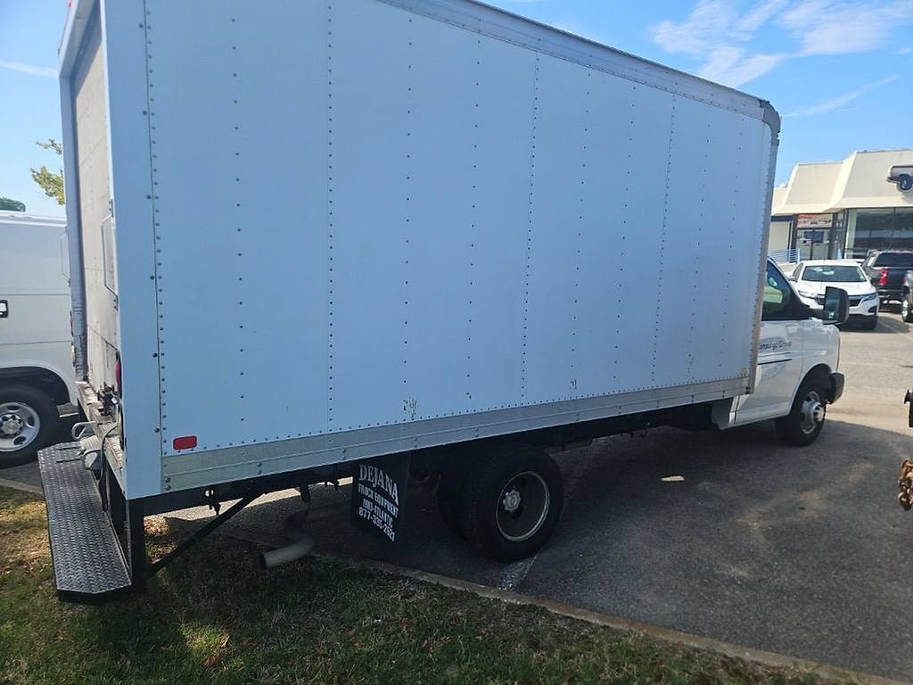 Used 2014 Chevrolet Express 3500 Extended RWD image 2