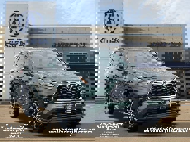 Used 2023 Toyota Highlander FWD