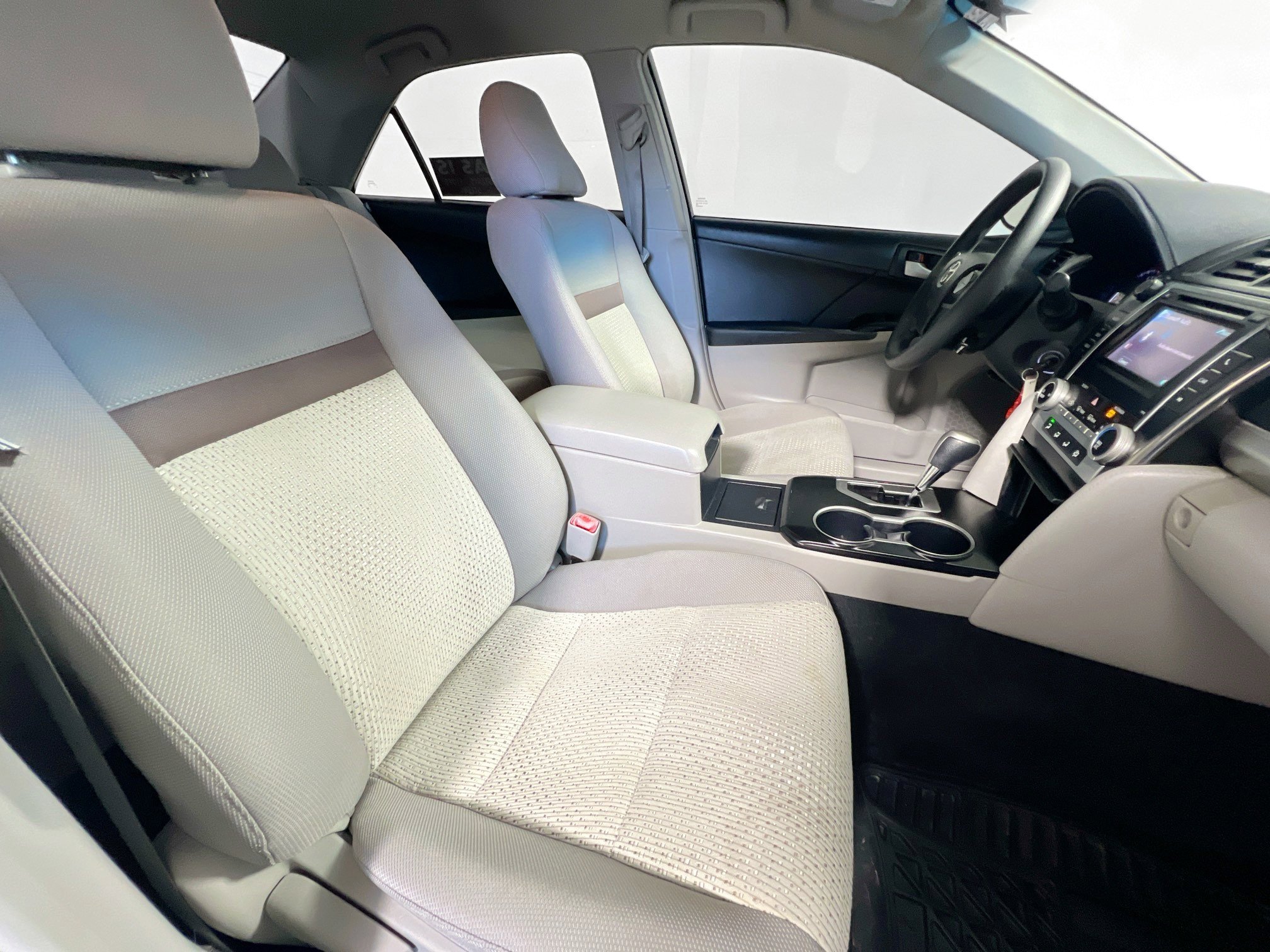 Used 2012 Toyota Camry LE image 30