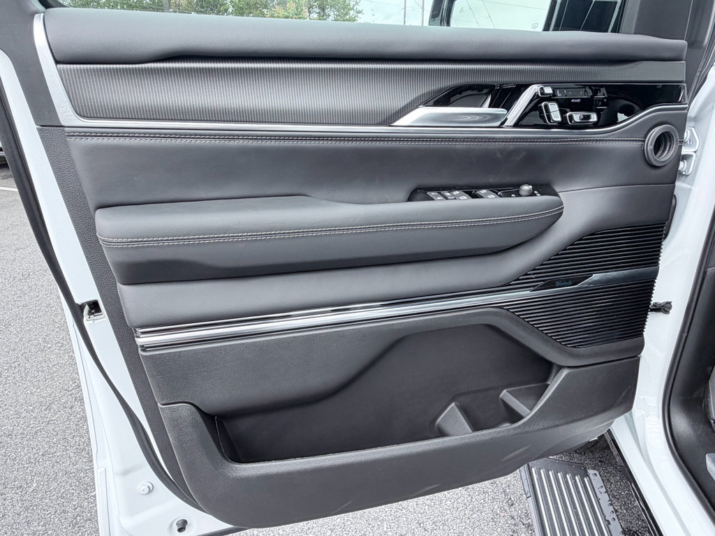 New 2026 Jeep Grand Wagoneer Summit AWD/4WD image 35
