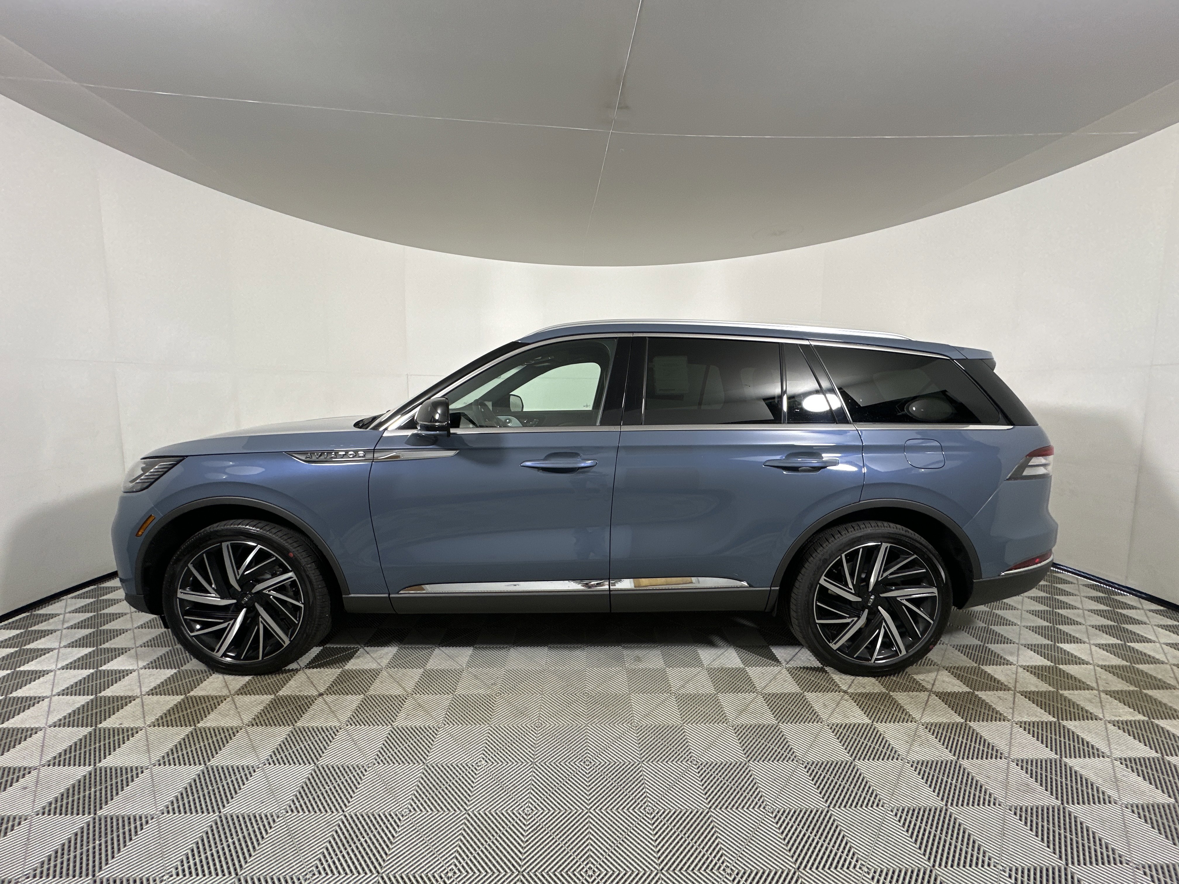 New 2025 Lincoln Aviator Reserve image 4