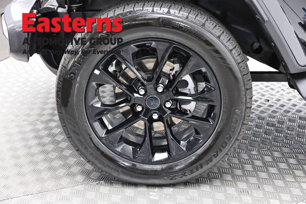 Used 2025 Jeep Wrangler Unlimited Sahara AWD/4WD image 29