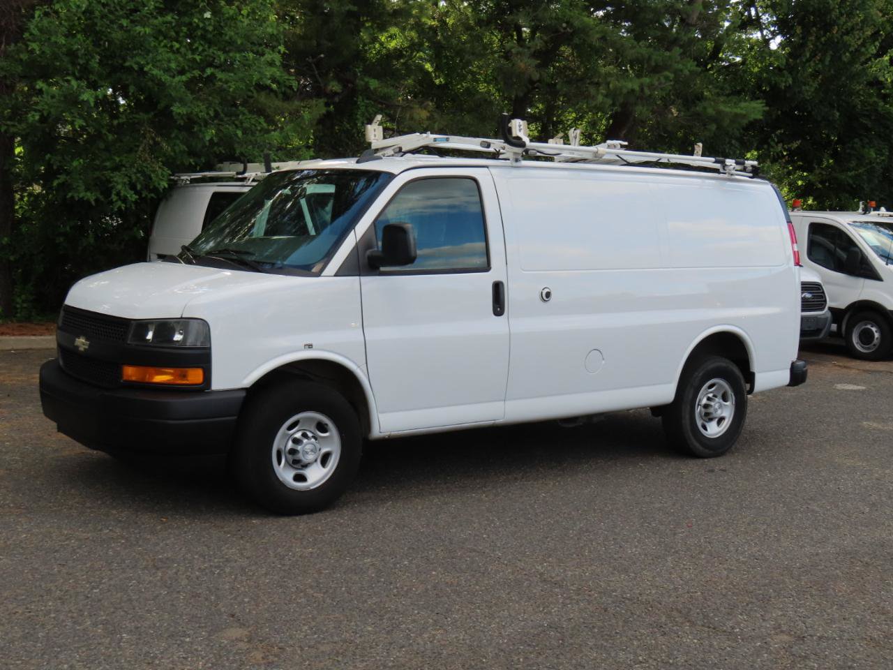 Used 2018 Chevrolet Express 2500 w/ Driver Convenience Package RWD image 2