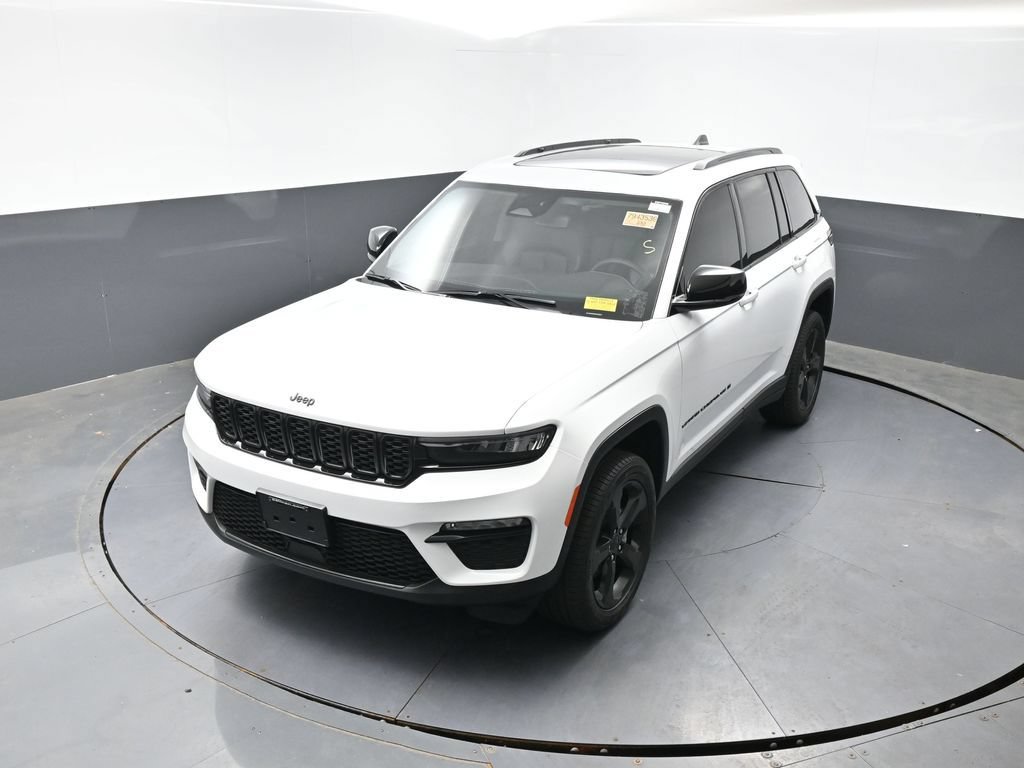 Used 2023 Jeep Grand Cherokee Limited w/ Black Appearance Package AWD/4WD image 18