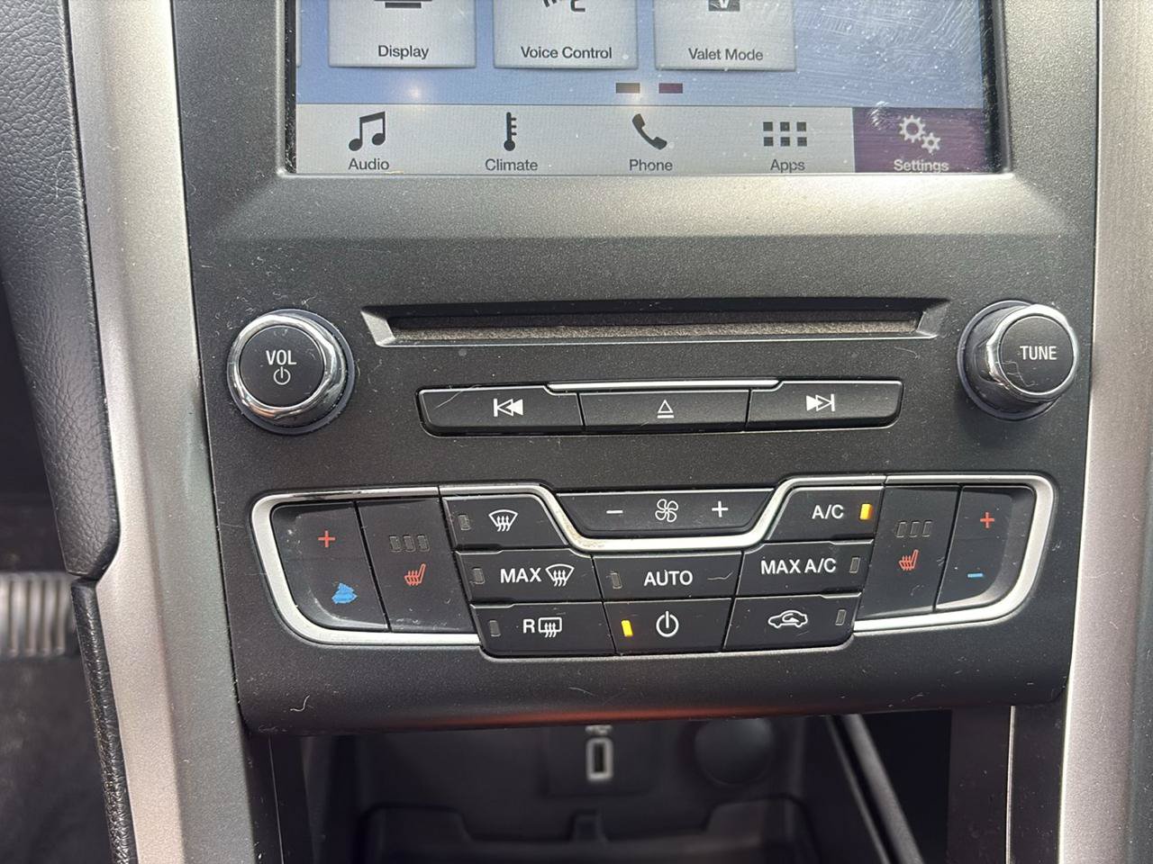 Used 2017 Ford Fusion SE w/ Fusion SE Technology Package FWD image 14