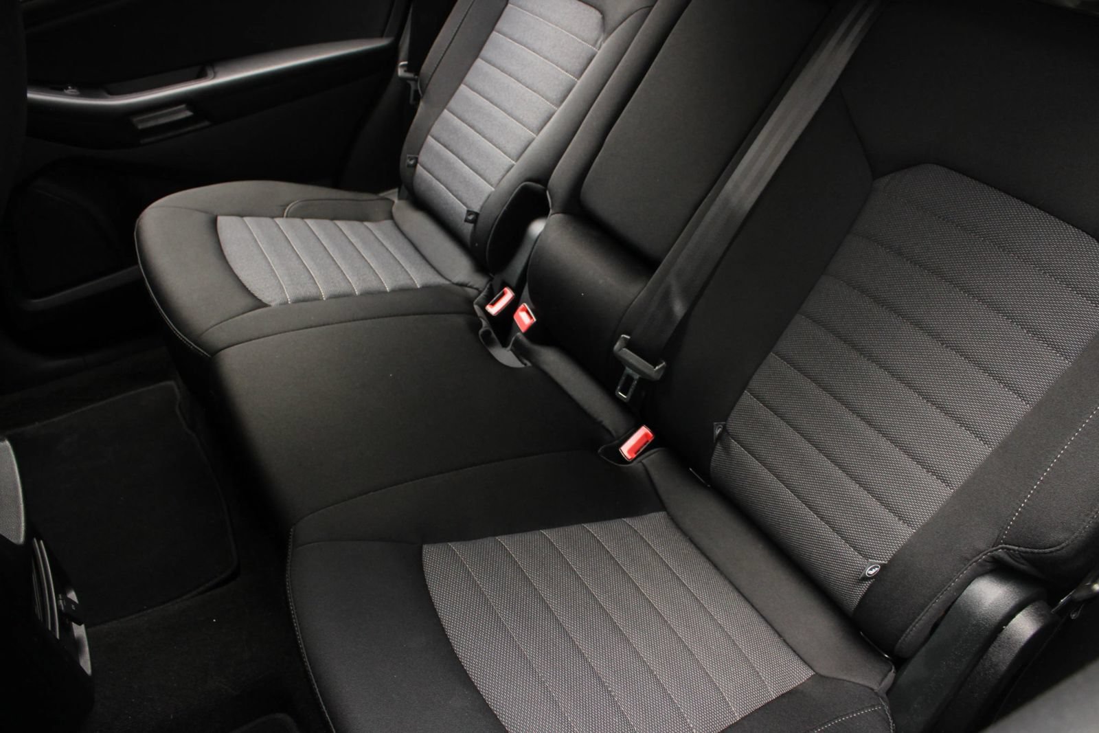 Used 2020 Ford Edge SE FWD image 19