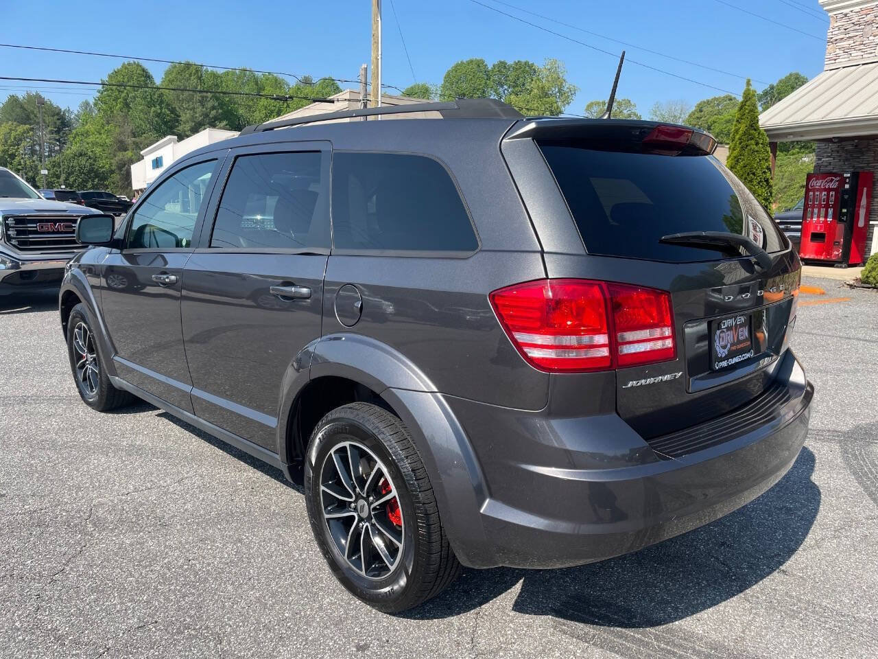 Used 2018 Dodge Journey SE w/ Blacktop Package FWD image 12