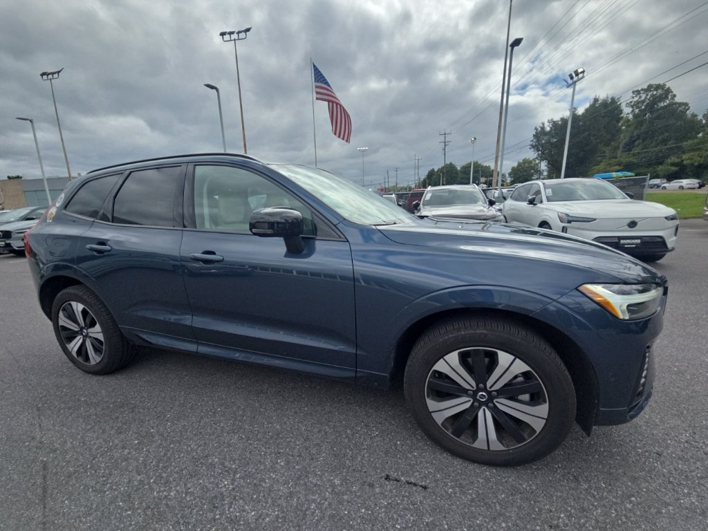 Used 2025 Volvo XC60 T8 Plus w/ Climate Package AWD/4WD image 2