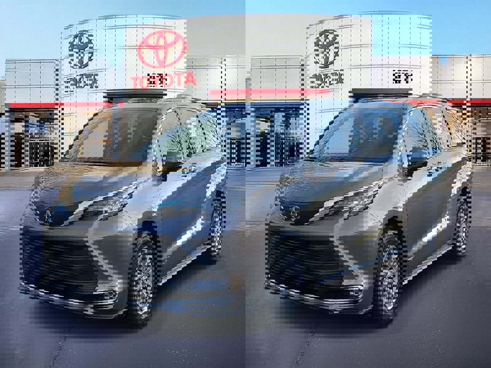 Used 2021 Toyota Sienna XLE