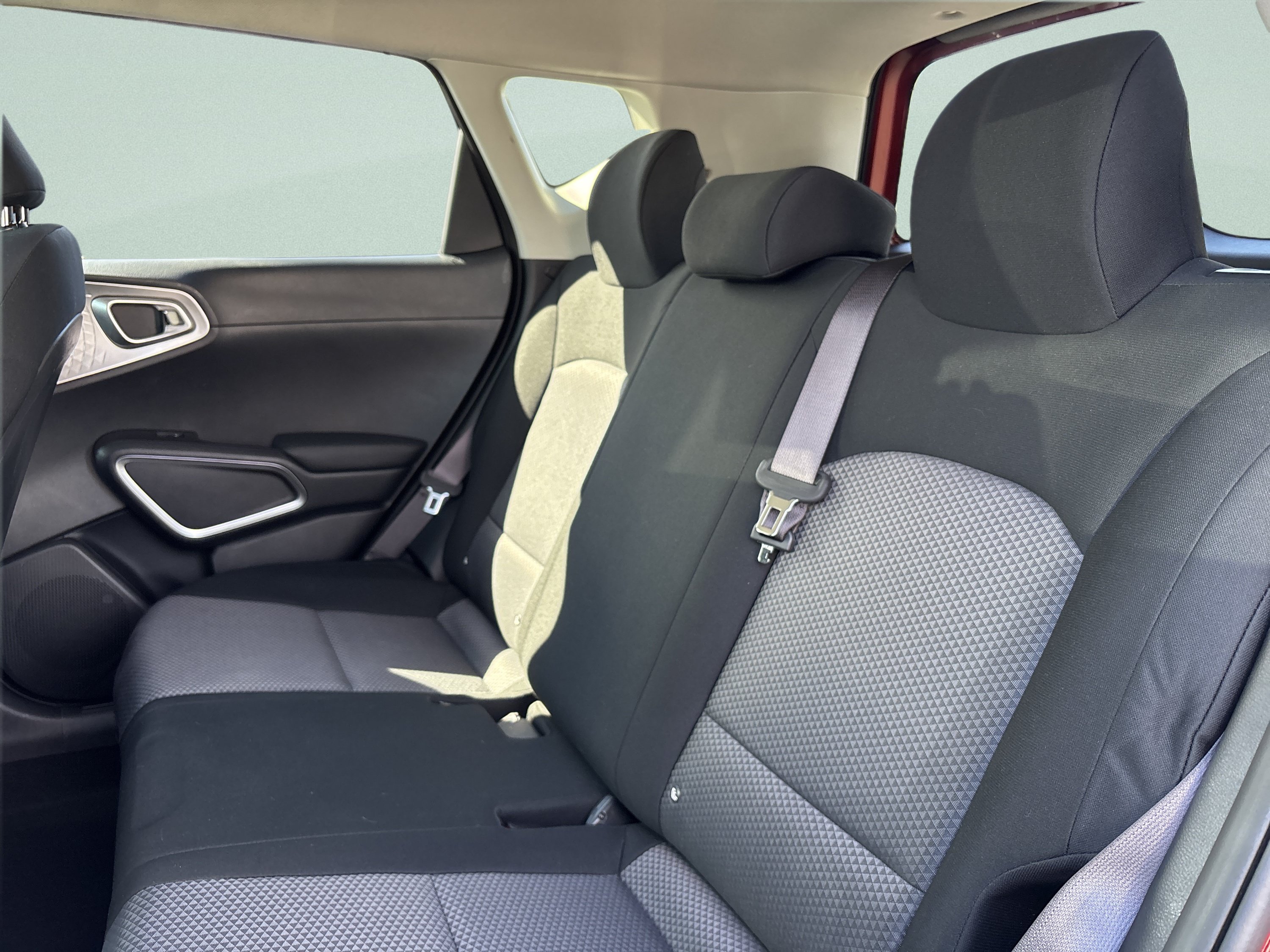 Used 2025 Kia Soul LX w/ LX Technology Package FWD image 15