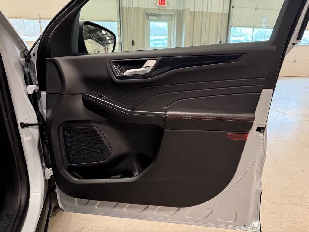 New 2026 Ford Escape ST-Line w/ Tech Pack #1 AWD/4WD image 13