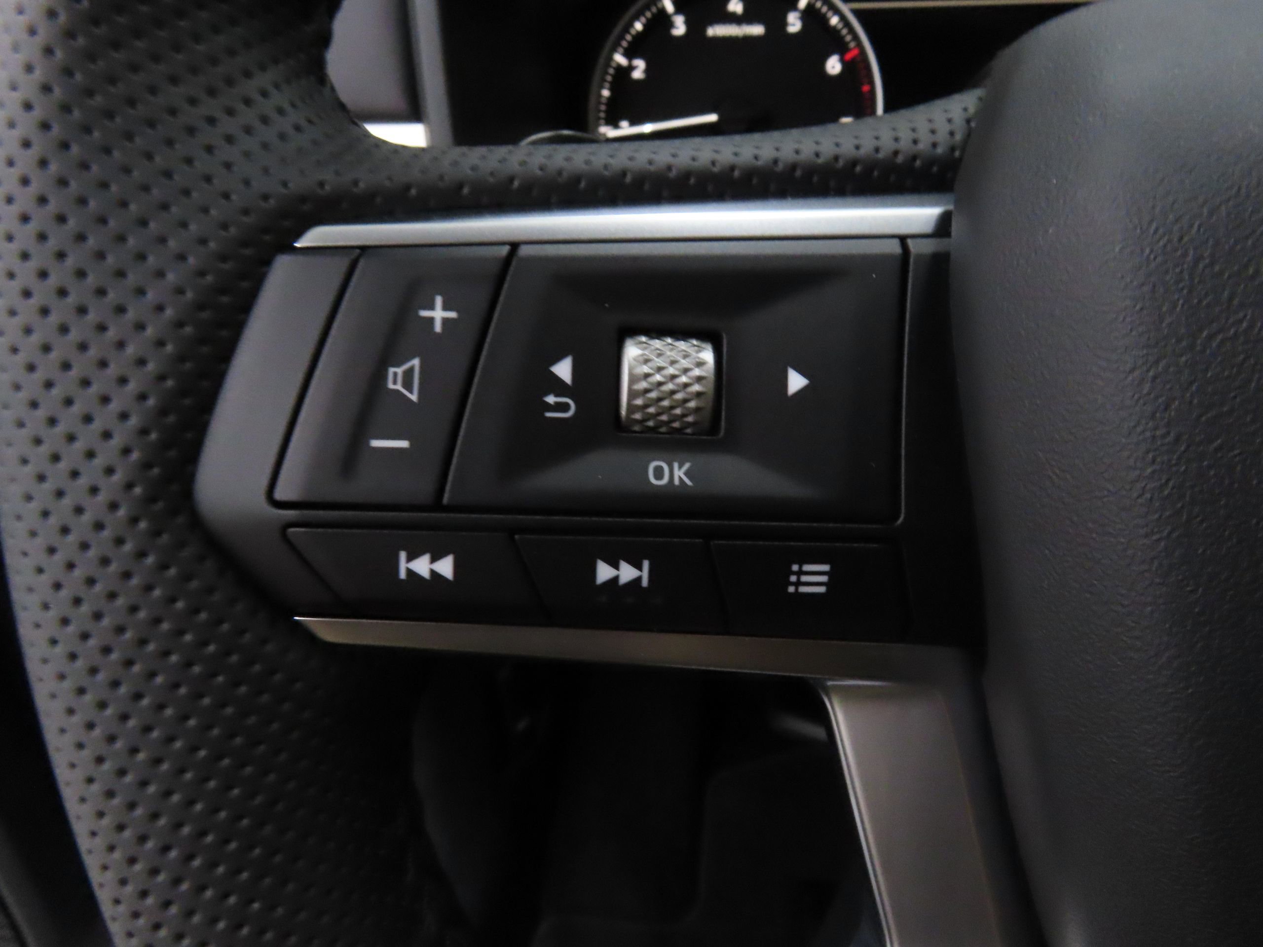 New 2025 Mitsubishi Outlander SE image 12