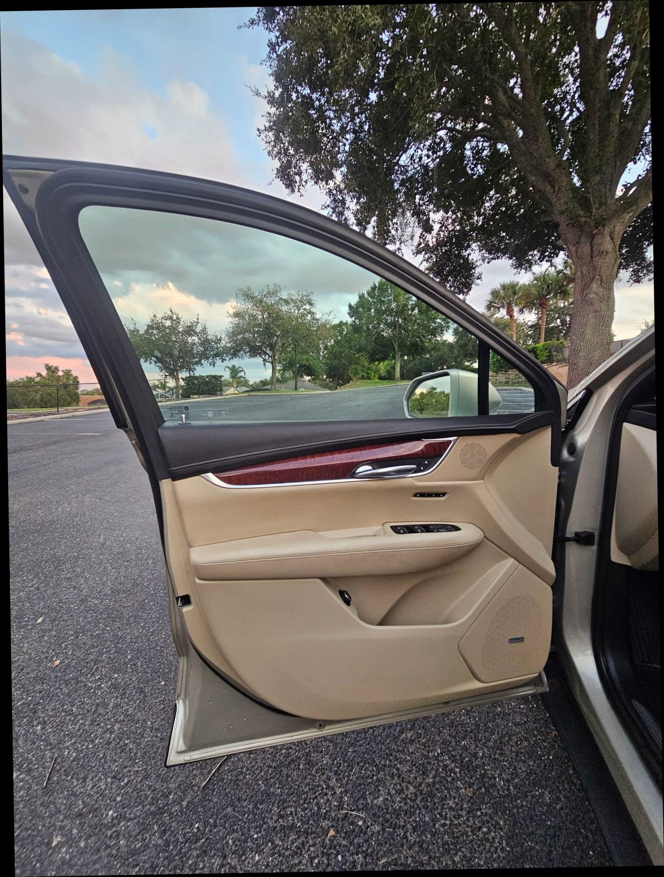 Used 2017 Cadillac XT5 Luxury w/ Driver Awareness Package image 22