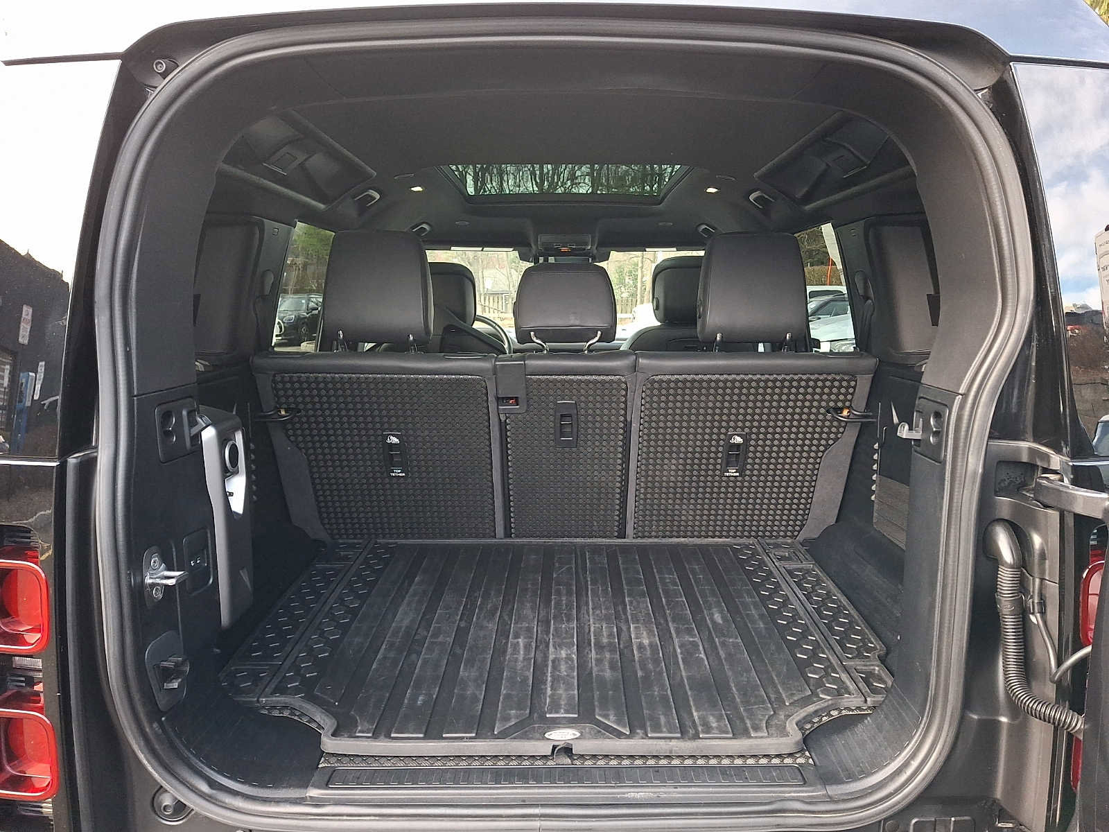 Used 2021 Land Rover Defender 110 X-Dynamic HSE image 25