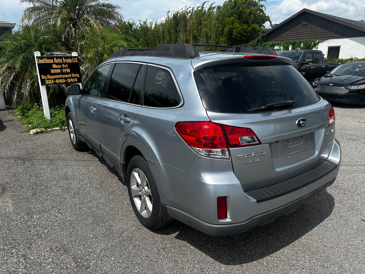 Used 2014 Subaru Outback 2.5i Limited w/ Moonroof Package AWD/4WD image 2