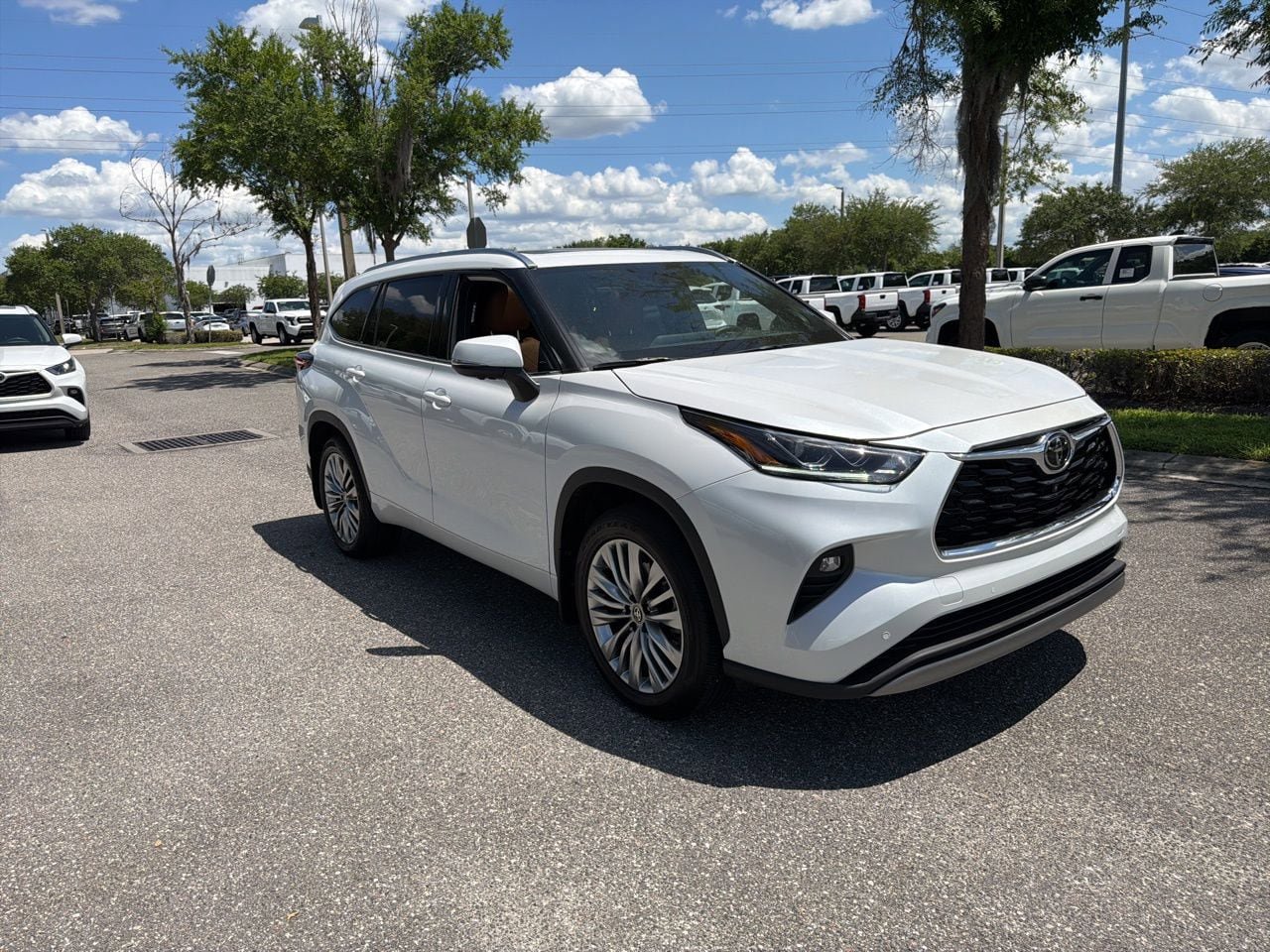 Used 2025 Toyota Highlander Platinum AWD/4WD image 7