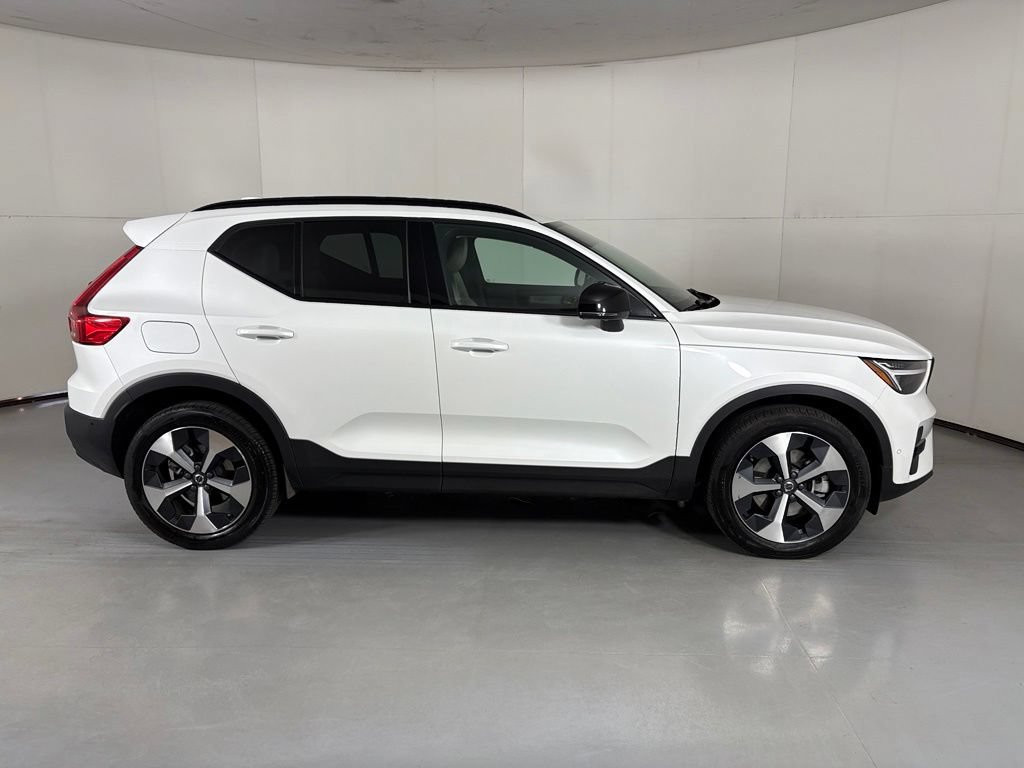 Used 2026 Volvo XC40 B5 Plus AWD/4WD image 9