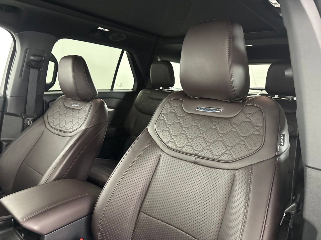 Used 2025 Ford Explorer Platinum w/ LUX Leather Package AWD/4WD image 16