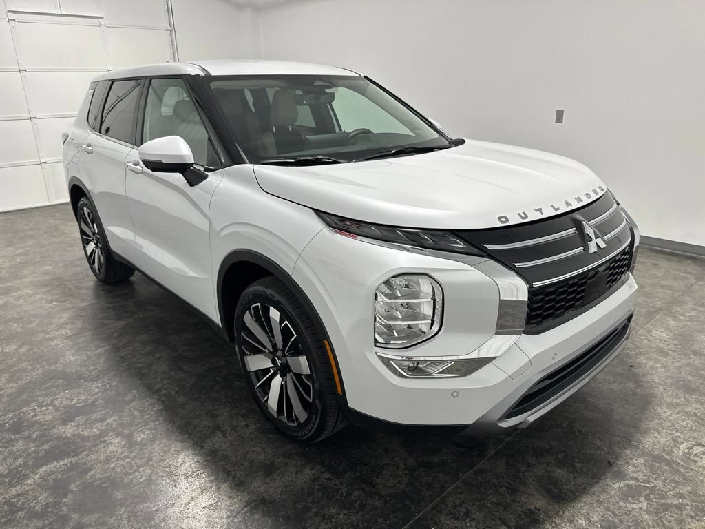 Used 2026 Mitsubishi Outlander FWD image 3