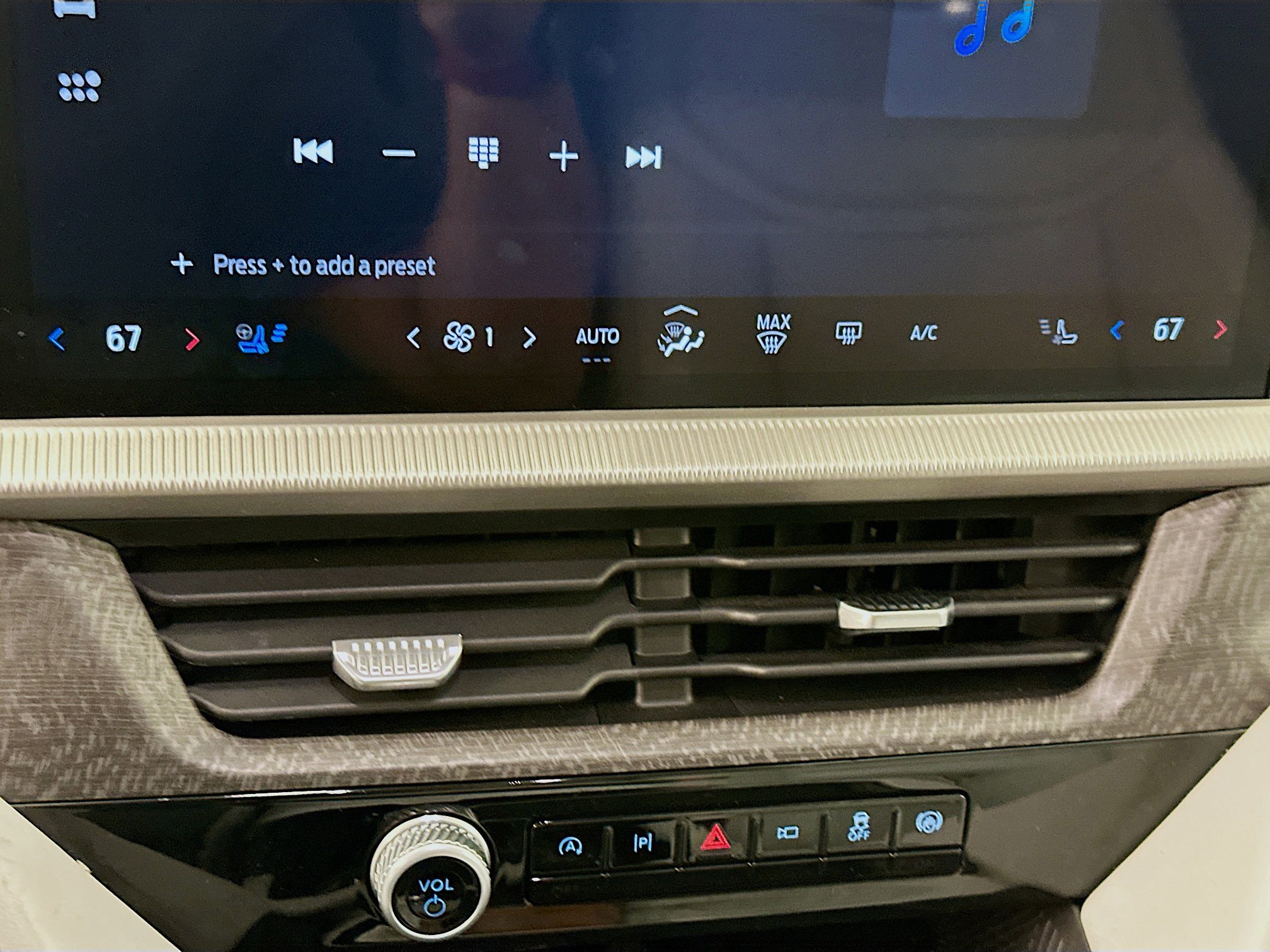 Used 2025 Ford Explorer Platinum w/ LUX Leather Package image 24