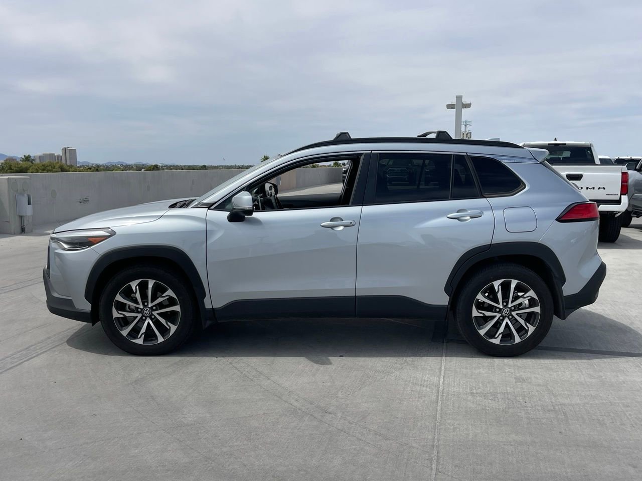 Used 2024 Toyota Corolla Cross XLE w/ Convenience Package image 5