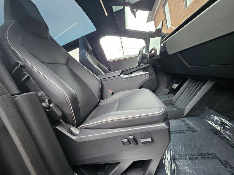 Used 2025 Tesla Cybertruck AWD Crew Cab image 67