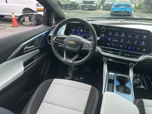 Used 2025 Chevrolet Equinox EV LT FWD image 20