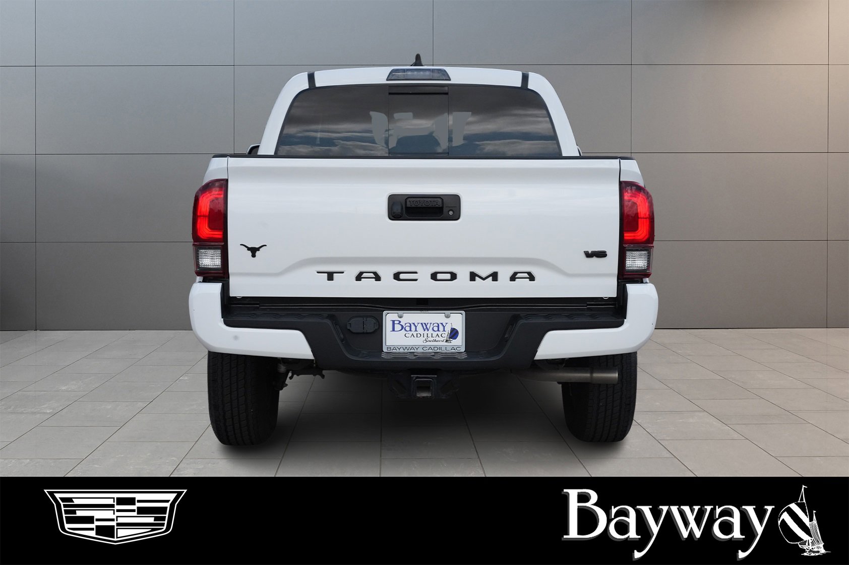 Used 2022 Toyota Tacoma SR5 w/ Technology Package image 6
