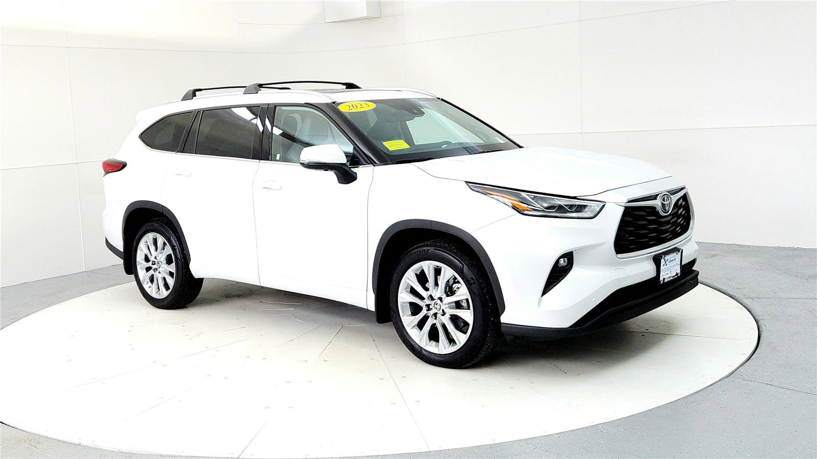 Used 2023 Toyota Highlander Limited image 7