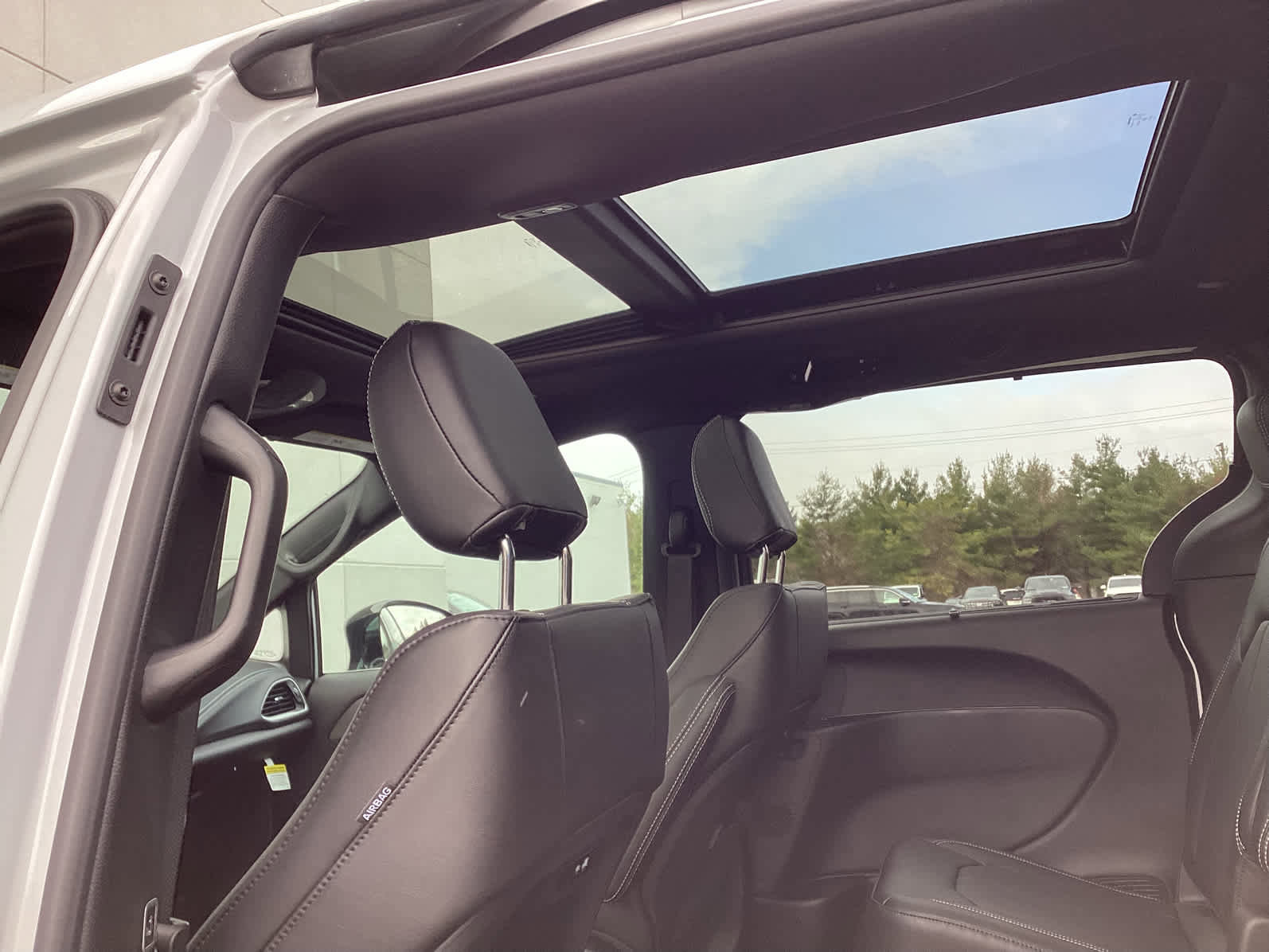 New 2026 Chrysler Pacifica Select image 14