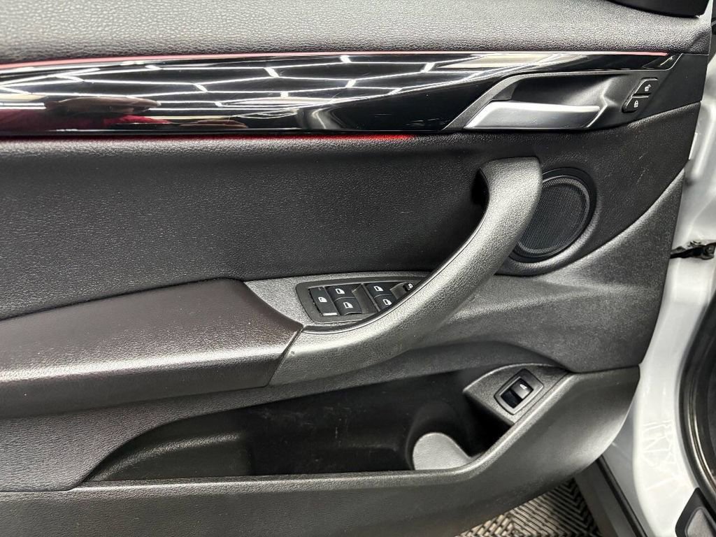 Used 2018 BMW X2 sDrive28i w/ Convenience Package FWD image 31