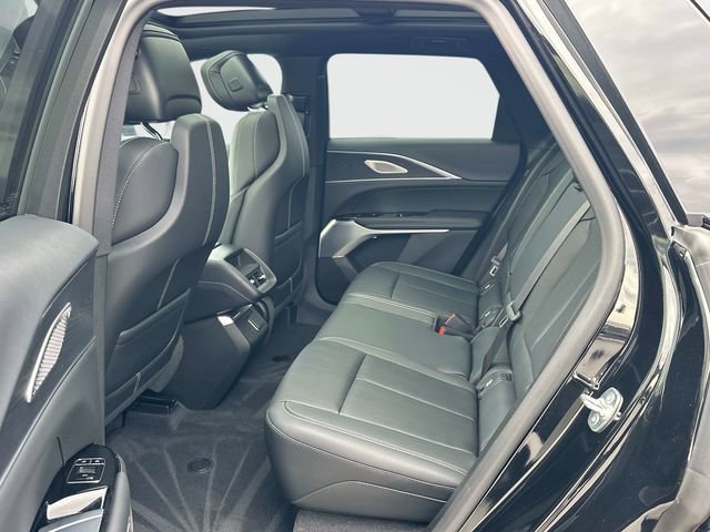 Used 2025 Cadillac Lyriq Sport image 17