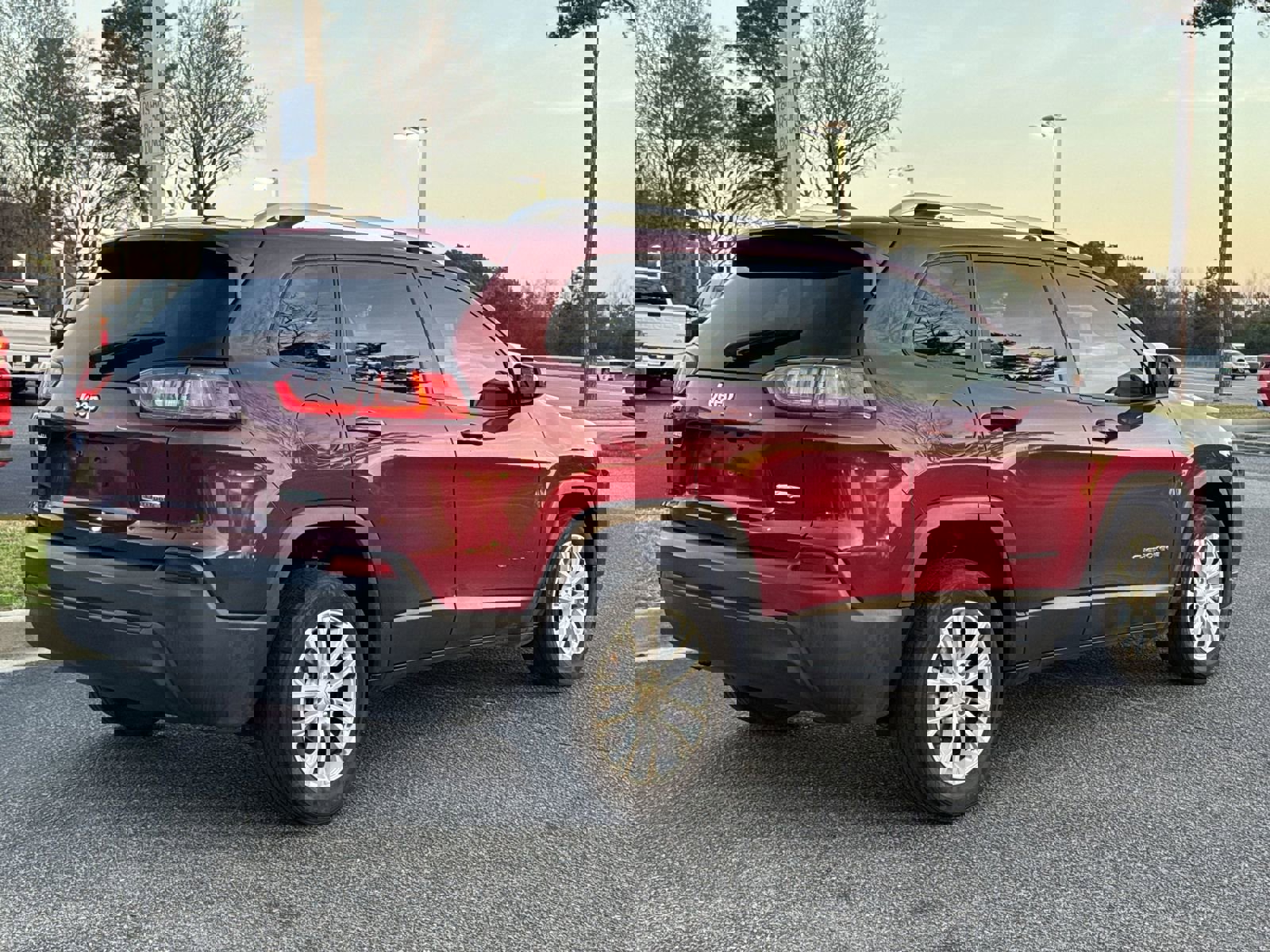 Used 2021 Jeep Cherokee Latitude image 10