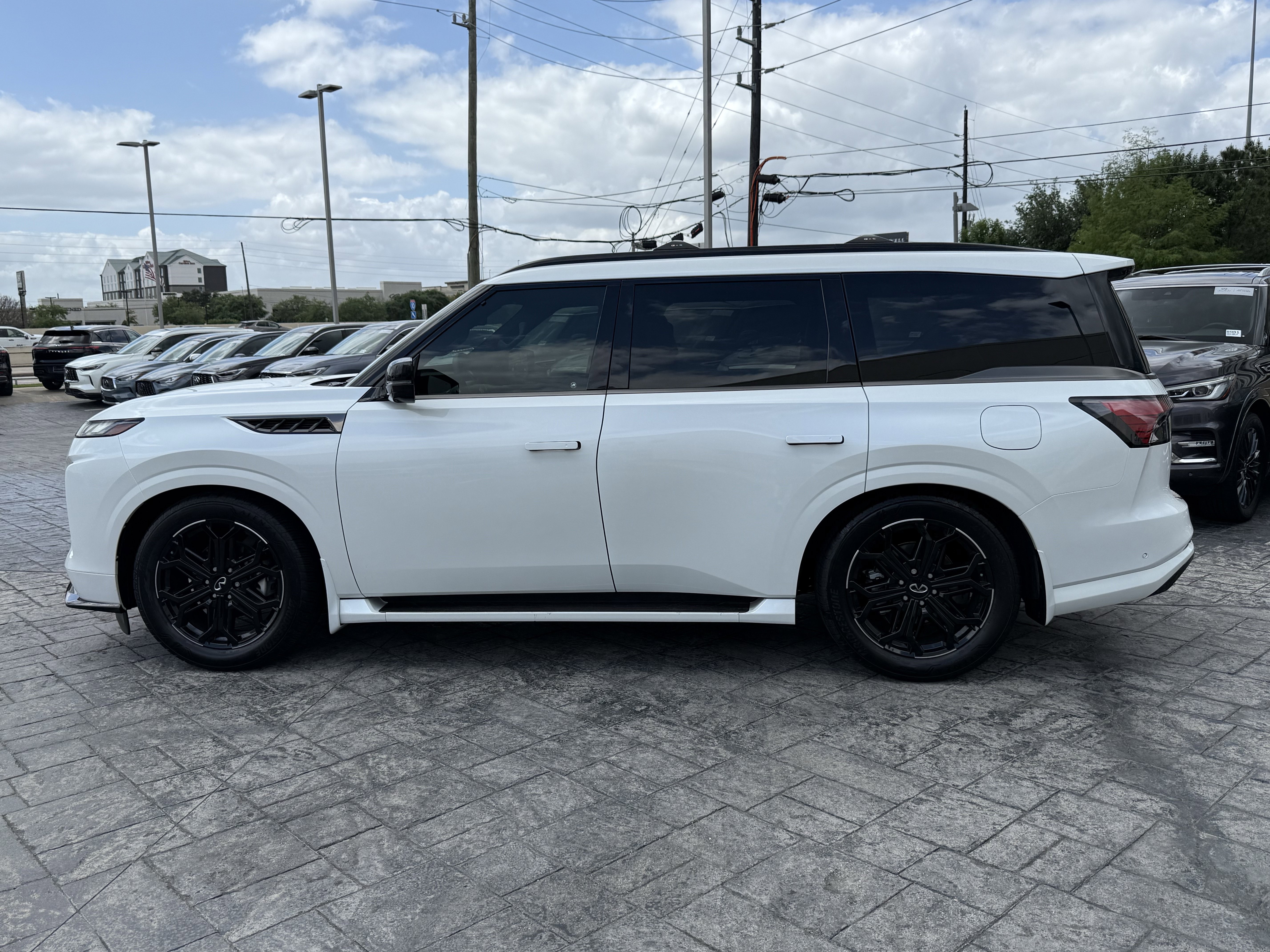 Certified 2026 INFINITI QX80 4WD w/ Sport Exterior Package image 4