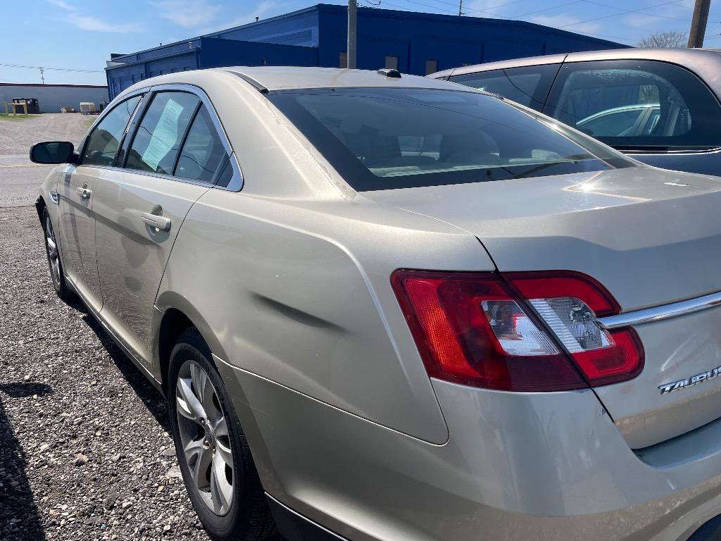 Used 2011 Ford Taurus SEL FWD image 6