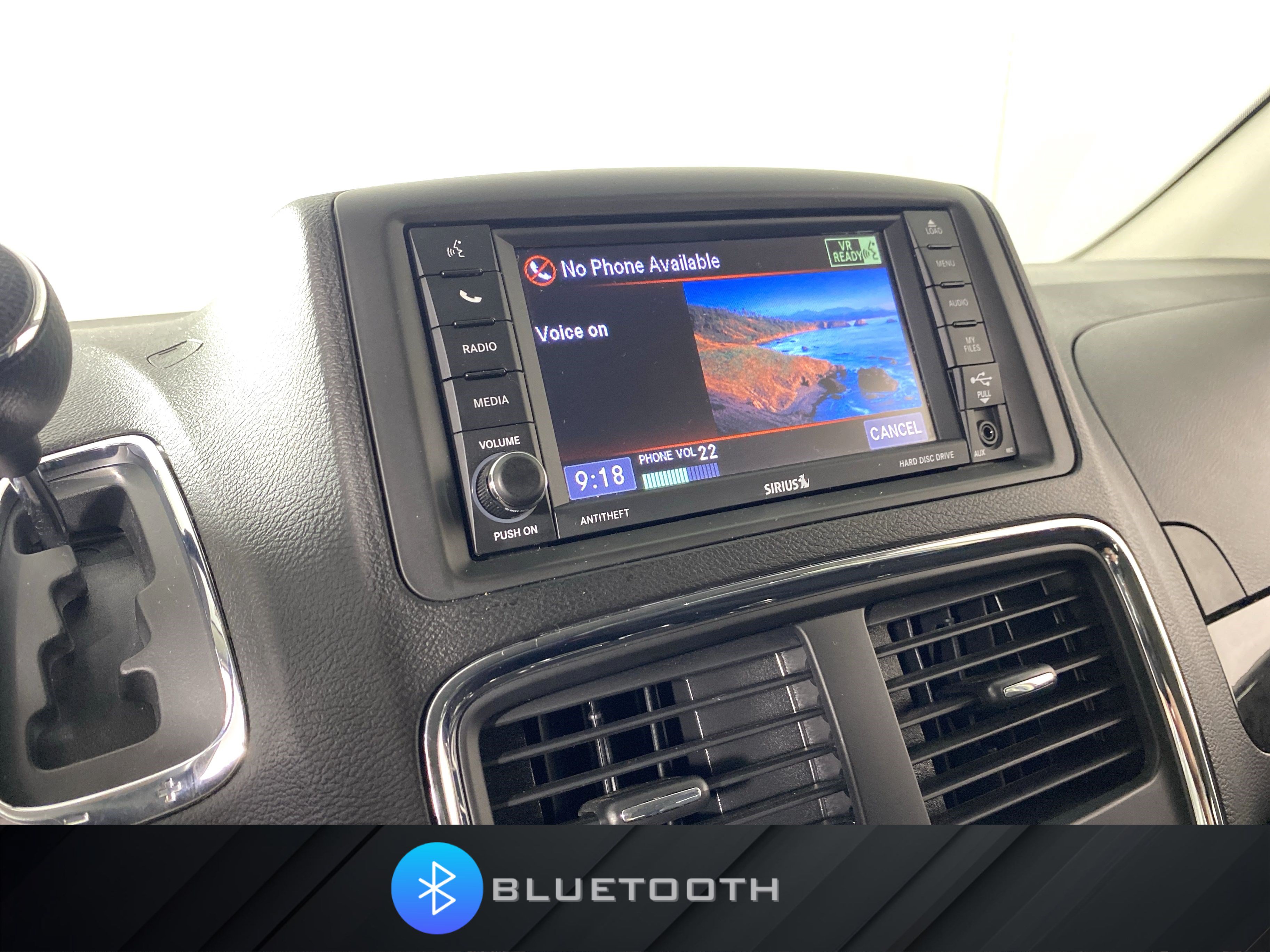 Used 2019 Dodge Grand Caravan SE w/ UConnect Hands-Free Group FWD image 3