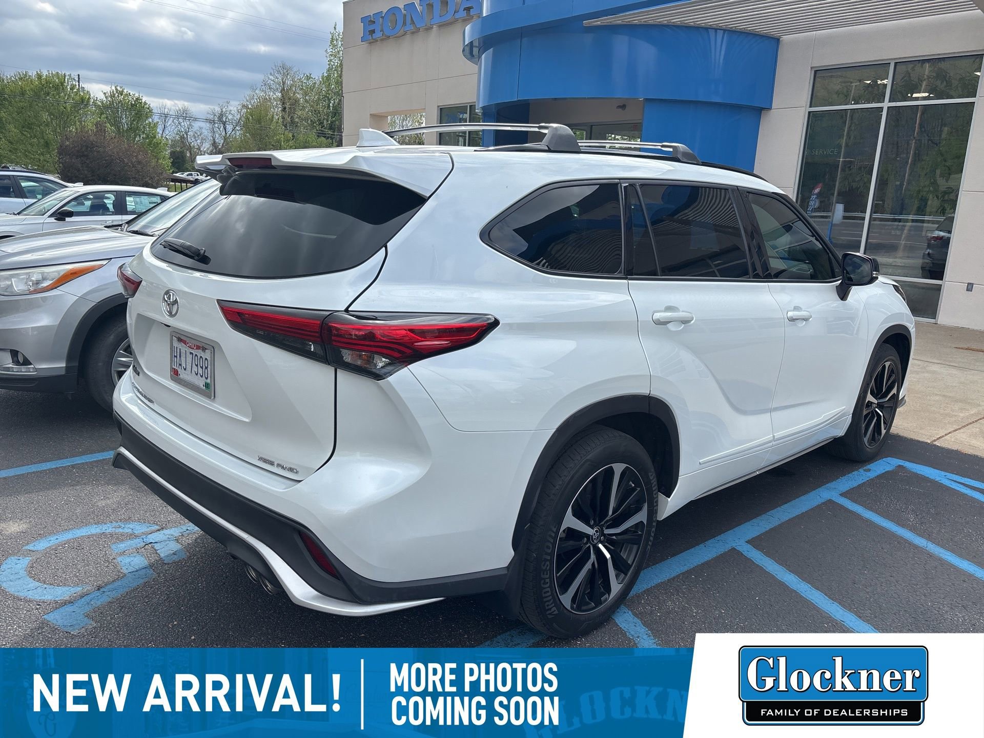 Used 2022 Toyota Highlander XSE AWD/4WD image 4