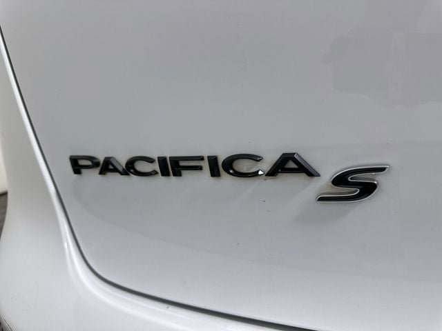 Used 2021 Chrysler Pacifica Touring-L w/ Uconnect Theater Family Group FWD image 32